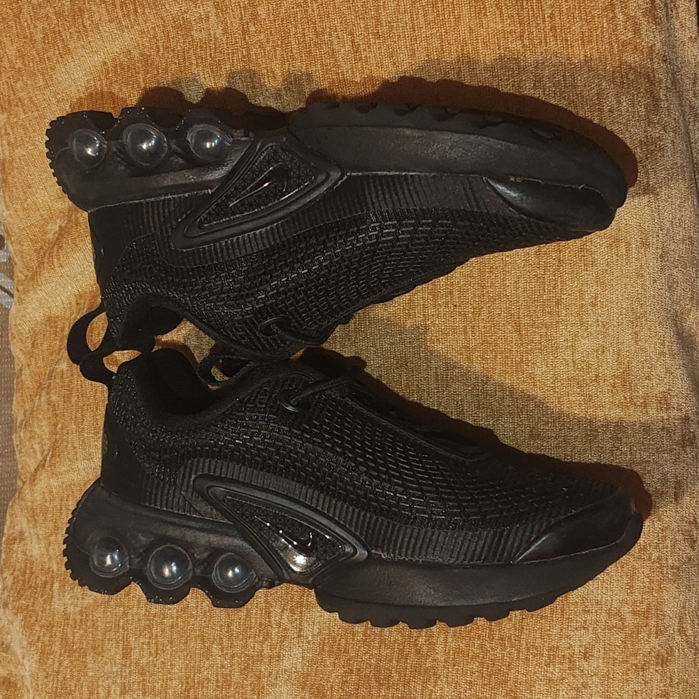Nike Black Mesh Sneakers - Picture 6 of 12